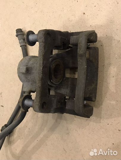 Суппорт тормозной задний правый Land Rover Freelan