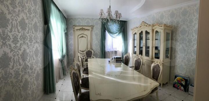 Коттедж 650 м² на участке 10 сот.