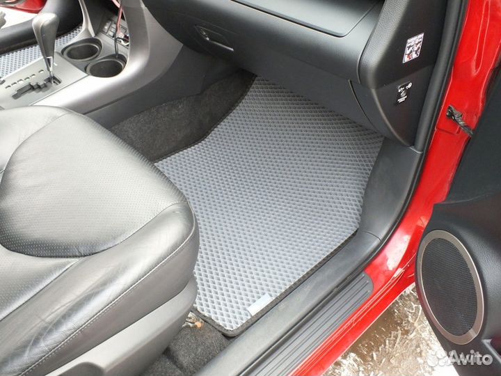 Новые коврики в салон Toyota RAV 4 EVA