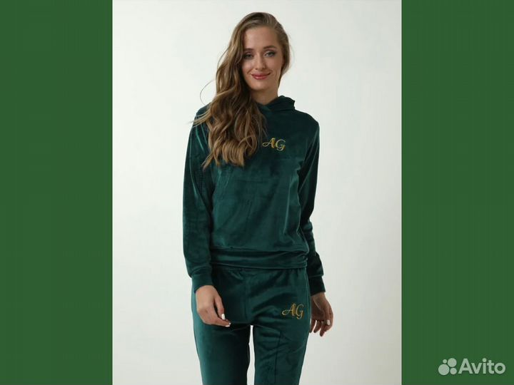 Велюровый спортивный костюм женский