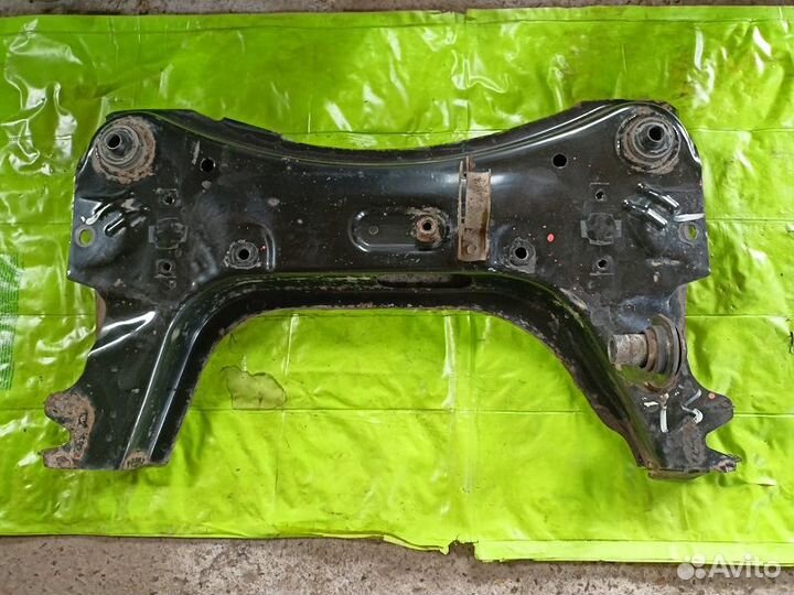 Подрамник передний на Nissan Tiida 2004-2014г