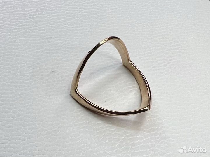 Женское золотое кольцо 585