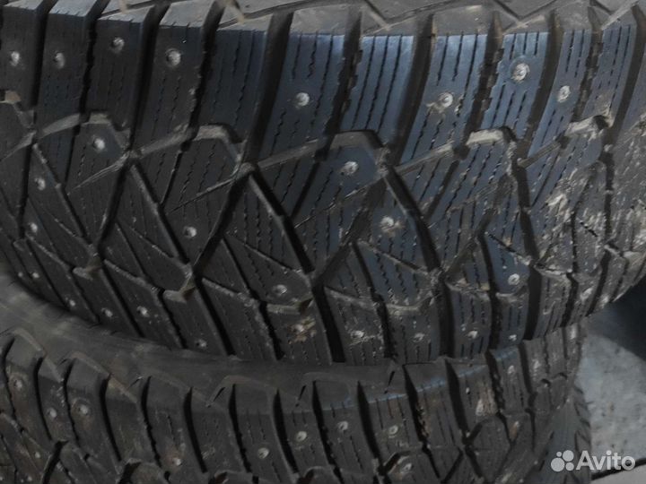 Goodyear Ultragrip 600 215/55 R16