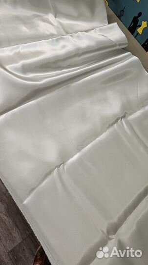 Отрез ткани атлас