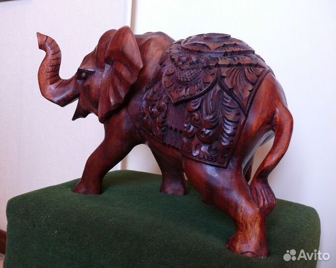 Деревянная скульптура Слон