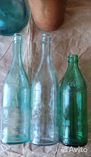 Бутылка с надписью и четверть