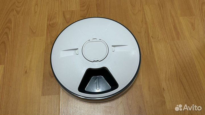 Автоматическая кормушка для кошек и собак