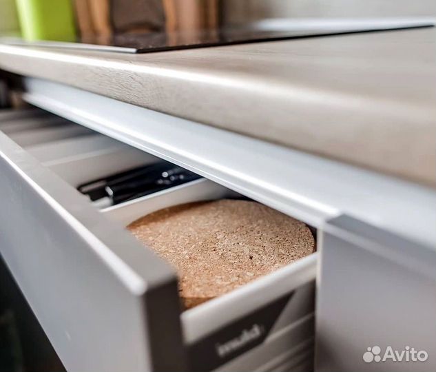 Кухня современная на заказ. Доставка и сборк