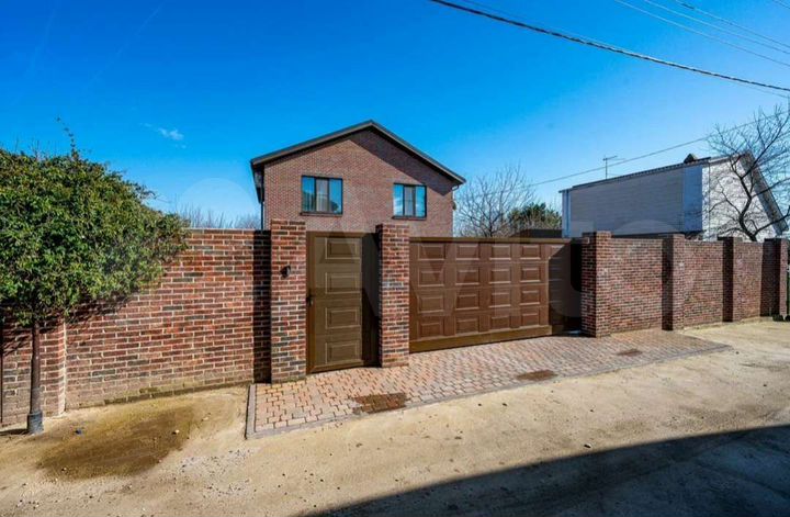 Дом 176 м² на участке 4 сот.