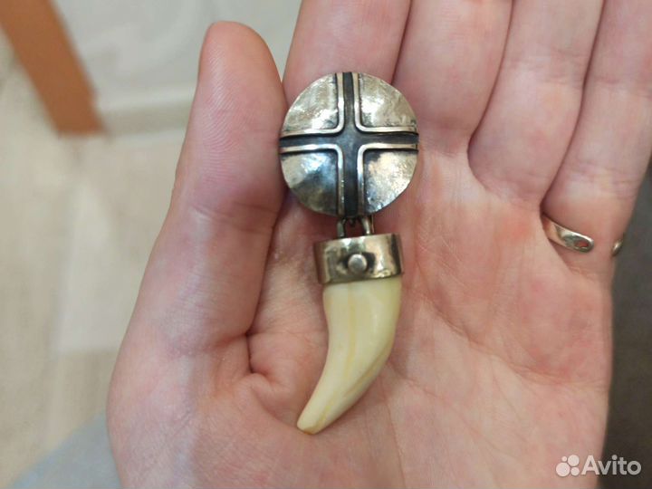 Серьги с волчьими клыками