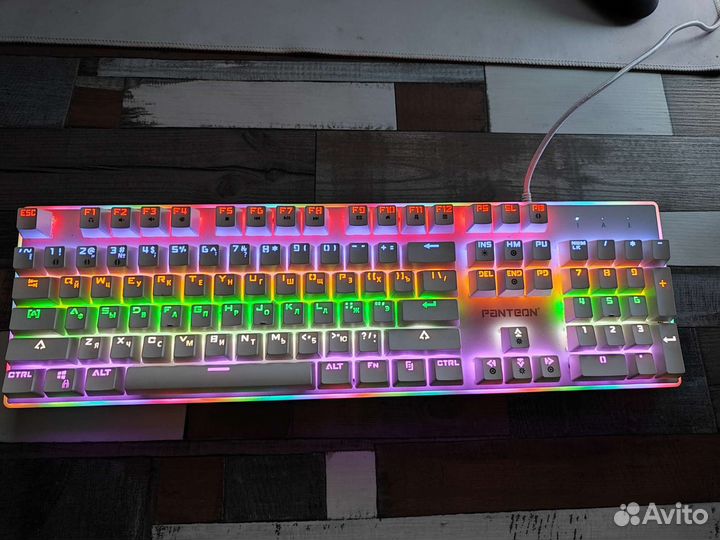 Механическая клавиатура с подсветкой