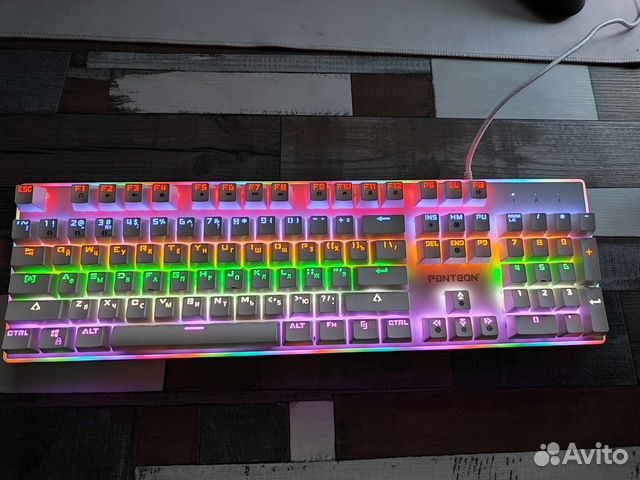 Механическая клавиатура с подсветкой