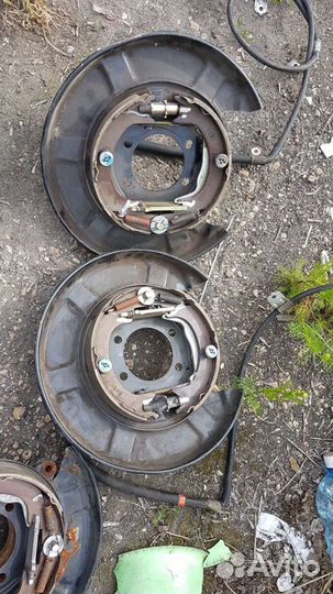 Колодки ручника в сборе с пыльниками subaru tribec