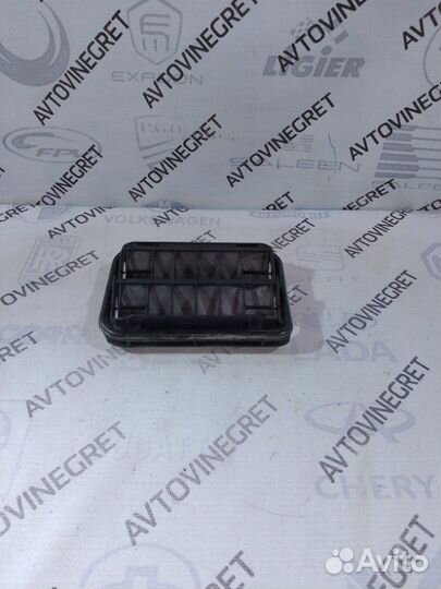 Решетка вентиляционная Лада Ларгус 1