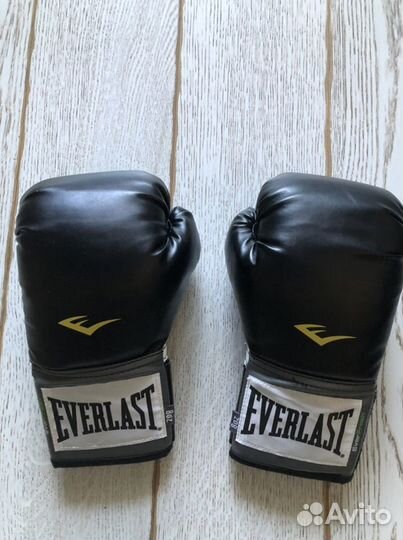 Боксерские перчатки