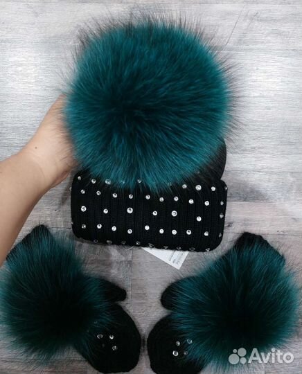 Шапка и варежки с натуральным мехом изумруд
