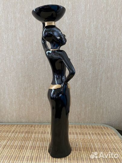 Статуетка африканской женщины