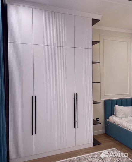 Встроенный распашной шкаф