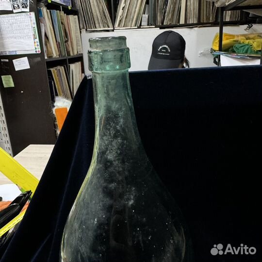 Бутыль старинная стеклянная 3,5Л четверть