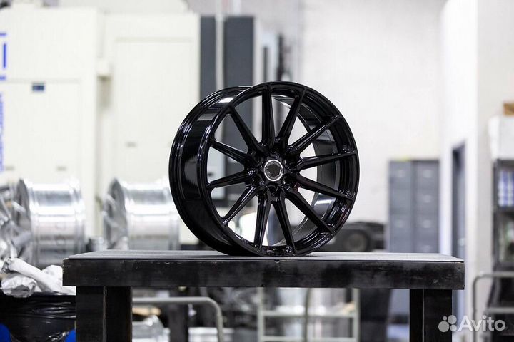 Диски кованые GT Performance R22 на Lexus LX570