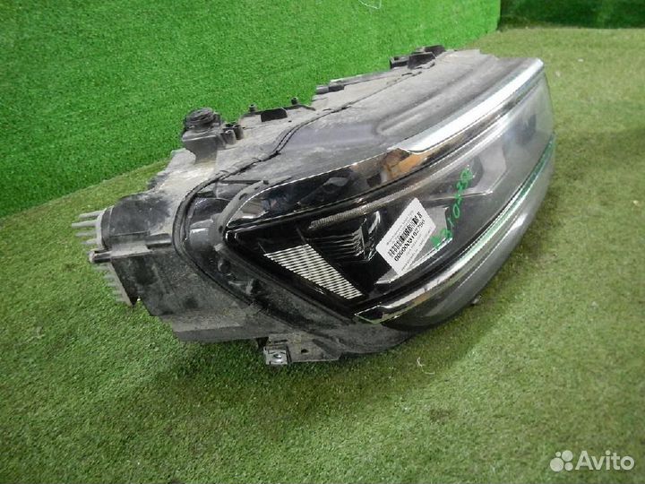 Фара правая Volkswagen Tiguan