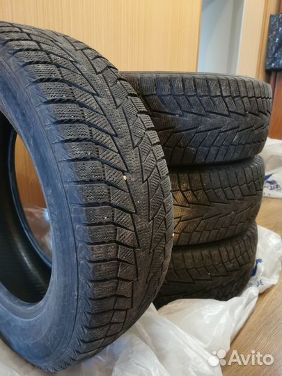 Hankook Winter I'Cept iZ 2 W616 215/65 R17 99T