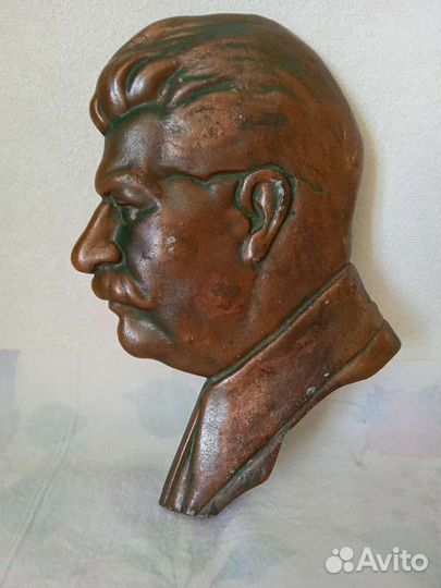 Барельеф Сталина