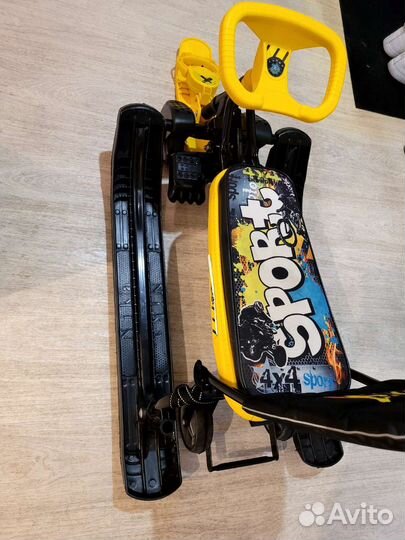 Детский снегокат с колесами