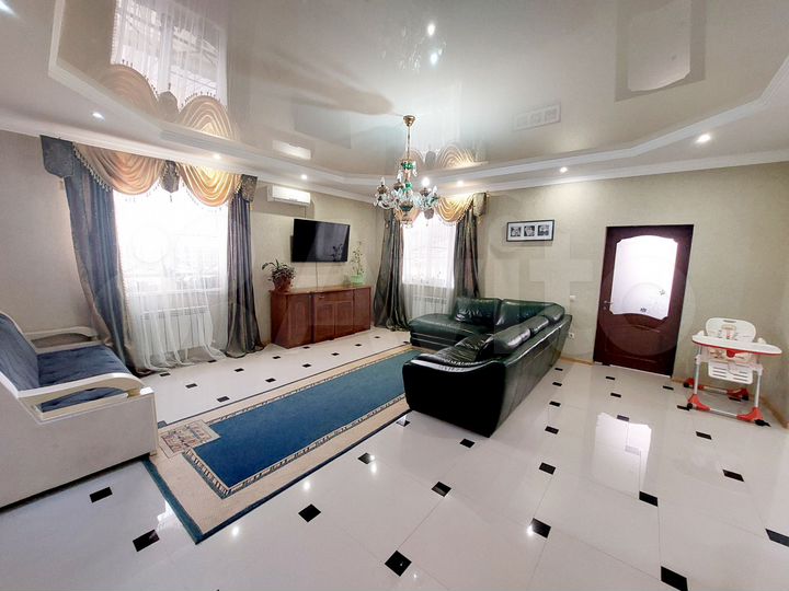 Дом 193 м² на участке 6,6 сот.