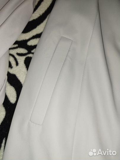 Пальто весеннее 44 новое