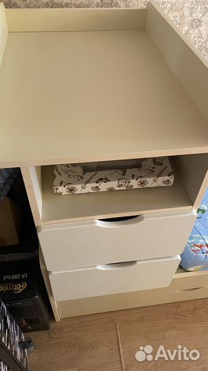 Детская кроватка с маятником и ящиком