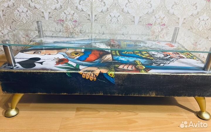 Эксклюзивный журнальный столик