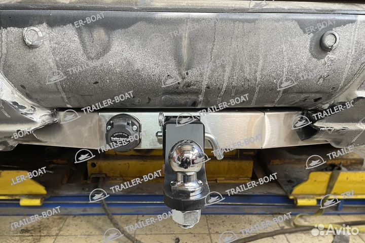 Фаркоп Lexus LX570 16-нв с нерж. наклад. под квадрат, 50мм 41262