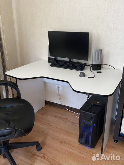 Компьютерный стол игровой