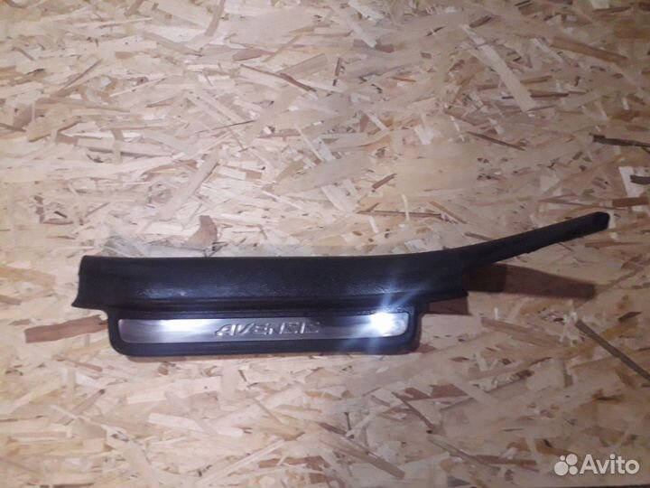 Toyota Avensis 2 накладка порога