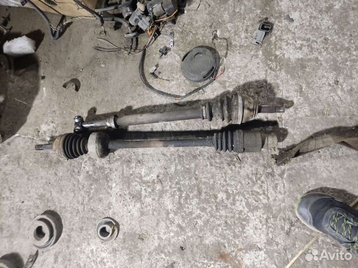 Привод передний левый МКПП Renault Logan 1