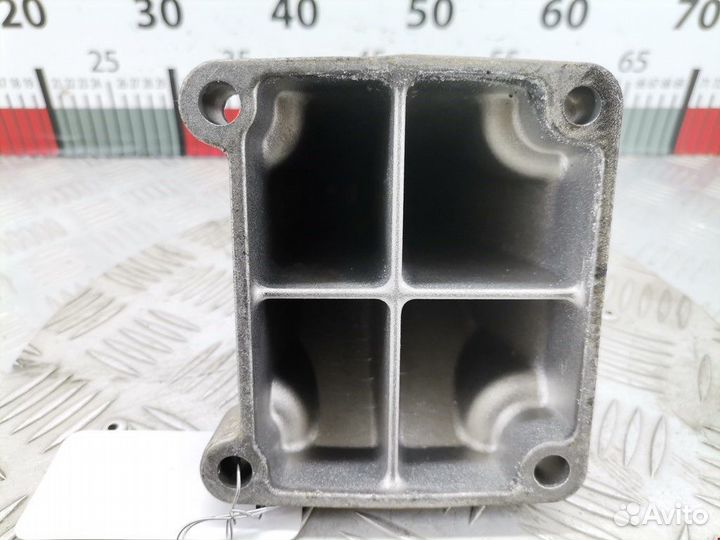 Кронштейн двигателя Mercedes-Benz C-Класс