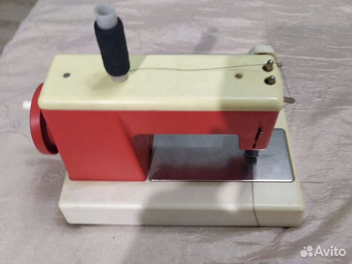 Детская швейная машинка 1994г
