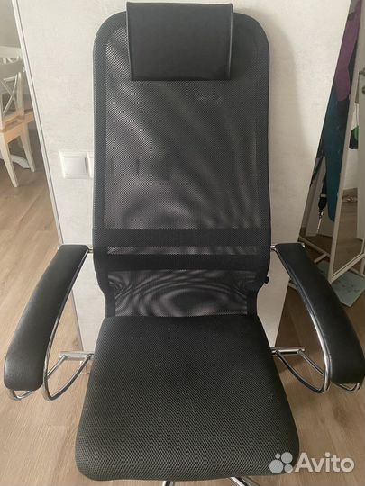 Офисное кресло