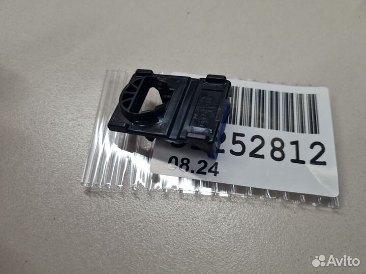 Кронштейн крепления спойлера переднего бампера Toyota Land Cruiser 200 2008