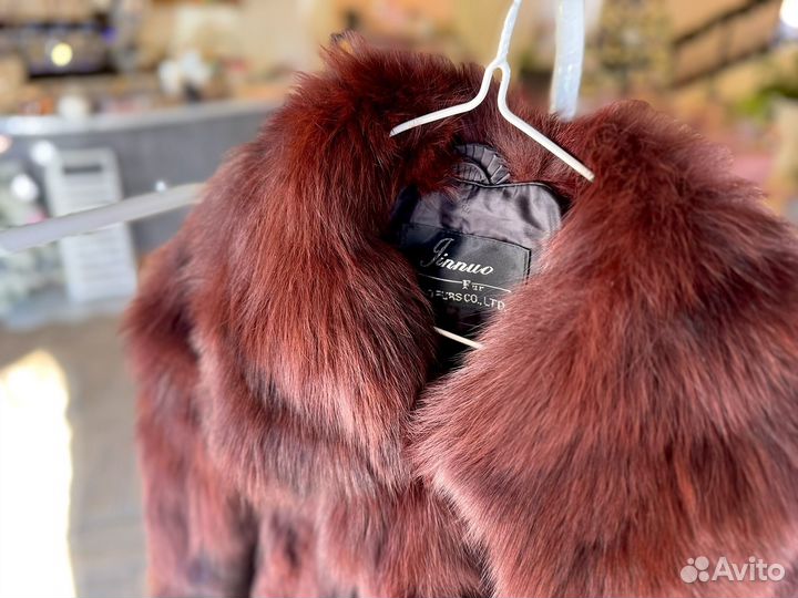 Шуба натуральная короткая бордовая