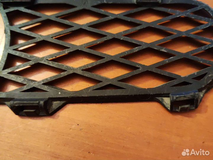 Решетка в бампер 7L6853682A