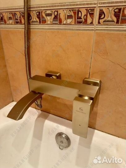 Смеситель для ванны Grocenberg GB8007 Белый хром