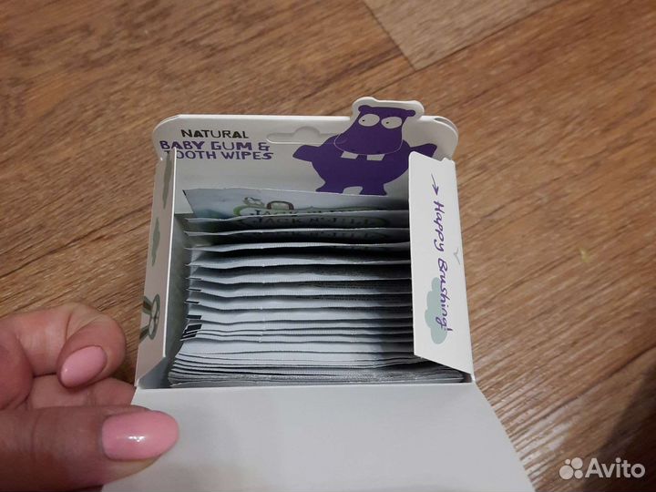 Салфетки для чистки зубов и детские колготки