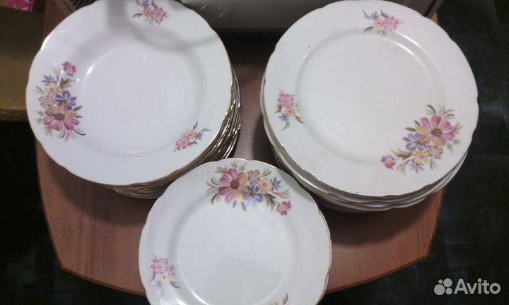 Тарелки 3 размера из фарфора пр-во Япония 1980 год