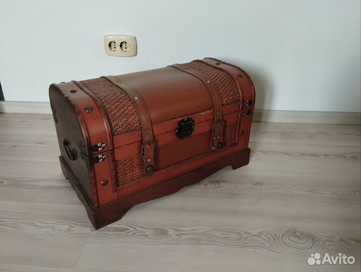 Сундук деревянный