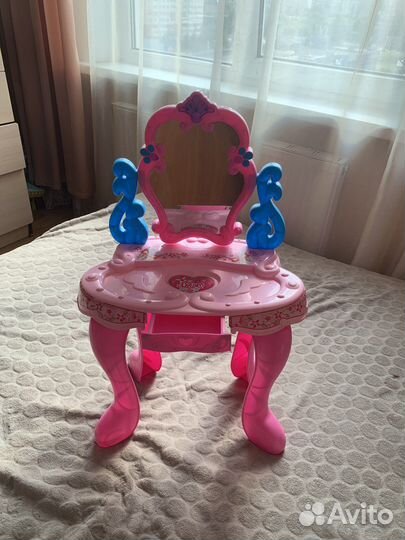 Детский туалетный столик