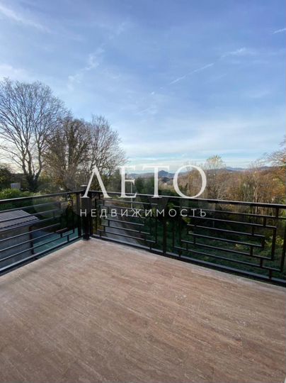 Коттедж 210 м² на участке 5 сот.