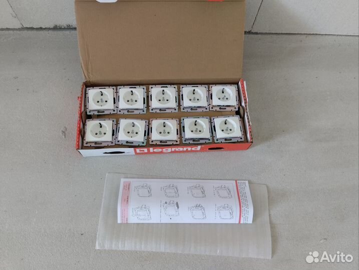 Розетки легранд валена