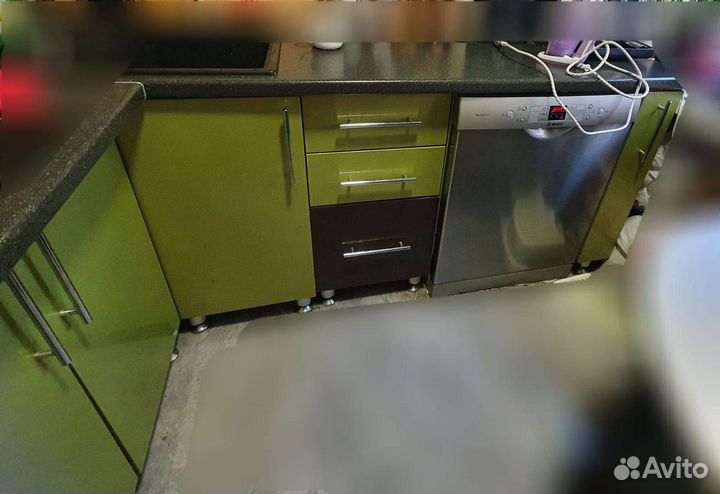 Кухонный гарнитур б.у без техники,мойки и столешки